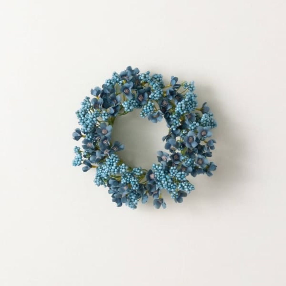 Valerie Parr Hill Pip Berry Wreath and Candle Ring